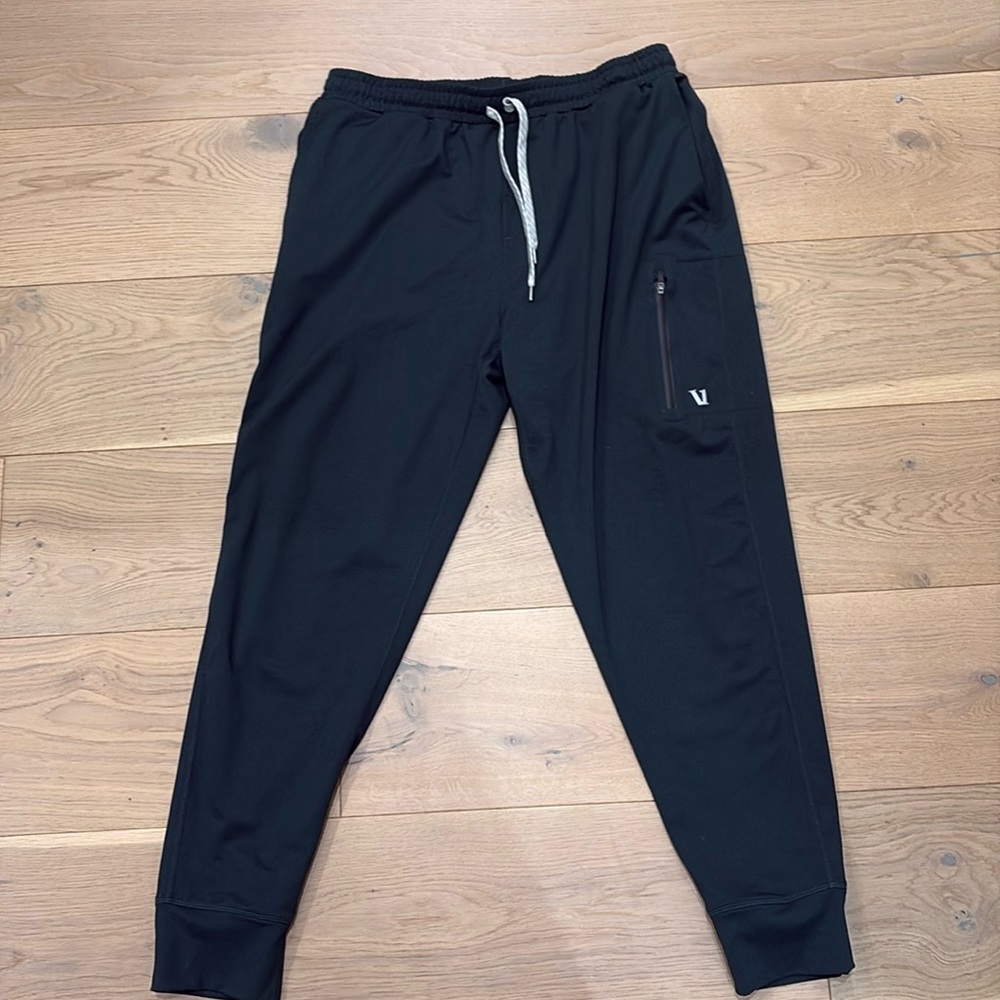 Vuori men’s joggers army green size large